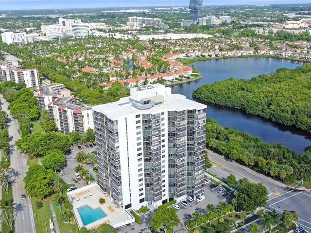 3375 N Country Club Dr, Aventura FL 33180