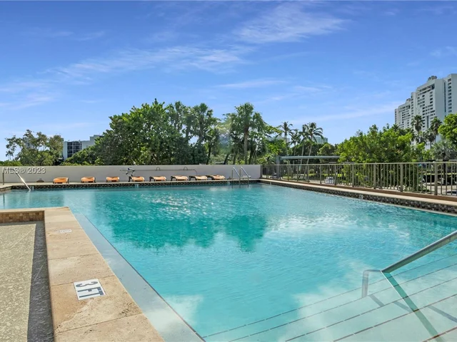 3375 N Country Club Dr, Aventura FL 33180