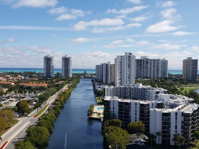 3375 N Country Club Dr, Aventura FL 33180