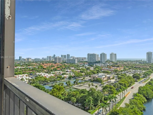 3375 N Country Club Dr, Aventura FL 33180