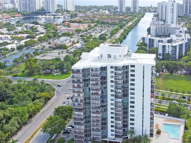 3375 N Country Club Dr, Aventura FL 33180