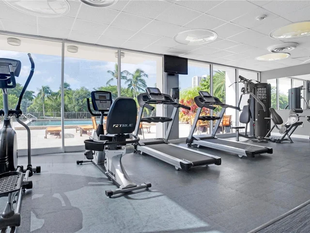 3375 N Country Club Dr, Aventura FL 33180