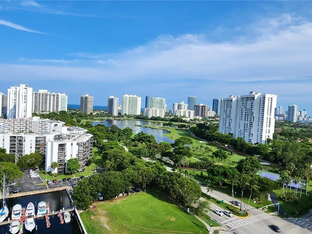 3375 N Country Club Dr, Aventura FL 33180