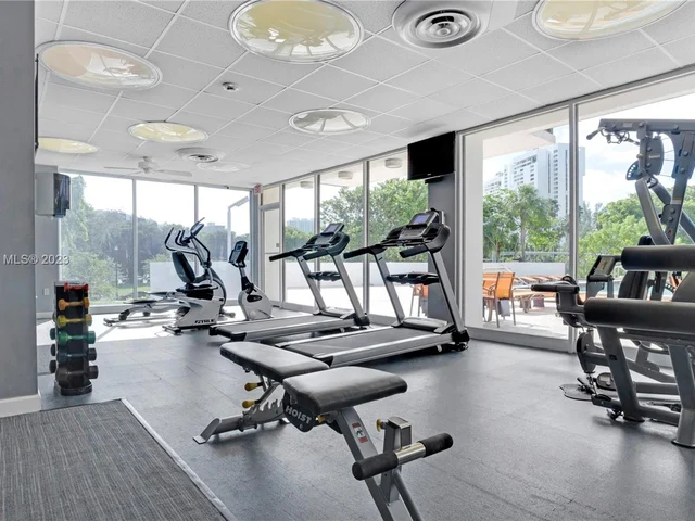 3375 N Country Club Dr, Aventura FL 33180