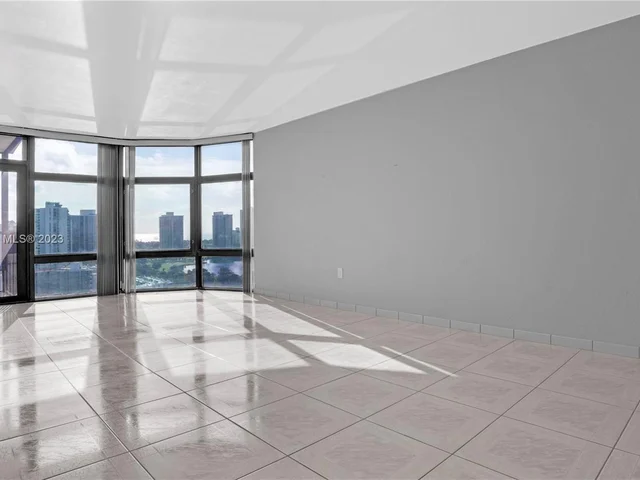 3375 N Country Club Dr, Aventura FL 33180