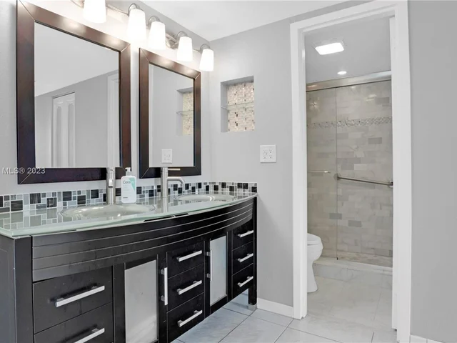 3375 N Country Club Dr, Aventura FL 33180