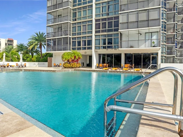 3375 N Country Club Dr, Aventura FL 33180