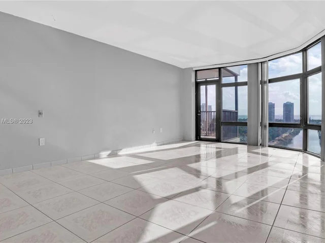 3375 N Country Club Dr, Aventura FL 33180