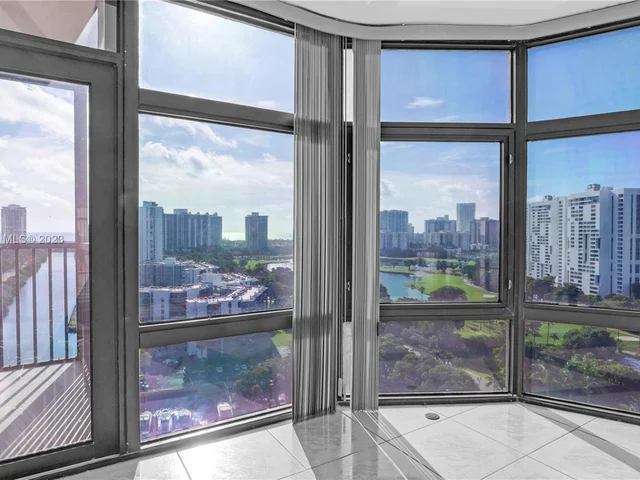 3375 N Country Club Dr, Aventura FL 33180