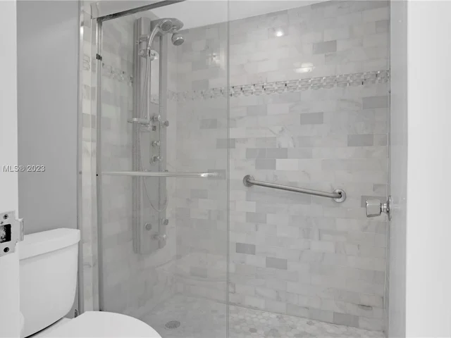 3375 N Country Club Dr, Aventura FL 33180