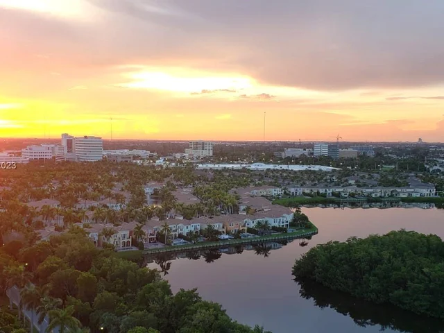 3375 N Country Club Dr, Aventura FL 33180