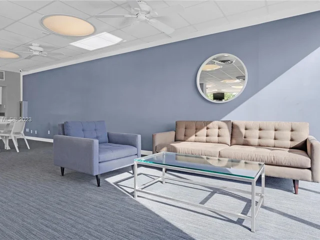 3375 N Country Club Dr, Aventura FL 33180