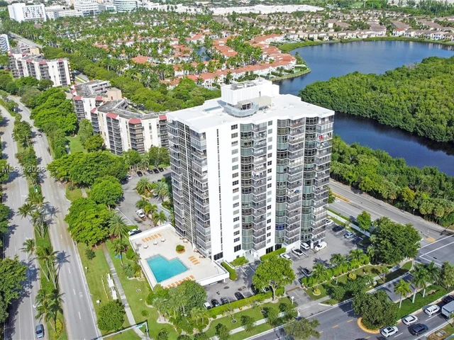 3375 N Country Club Dr, Aventura FL 33180