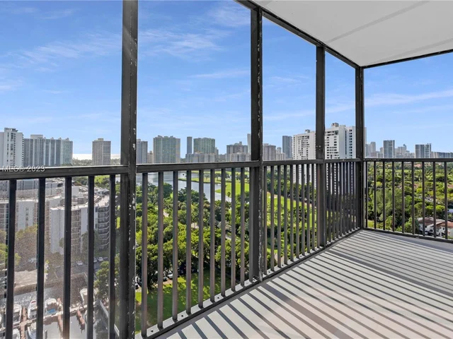 3375 N Country Club Dr, Aventura FL 33180