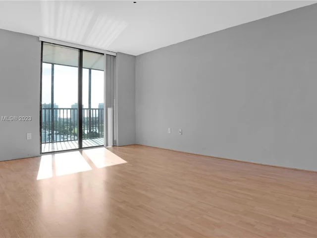 3375 N Country Club Dr, Aventura FL 33180