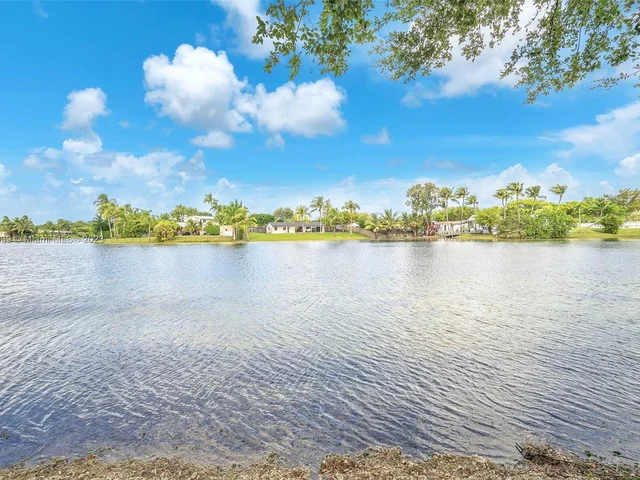 13781 SW 84th St # F, Miami FL 33183