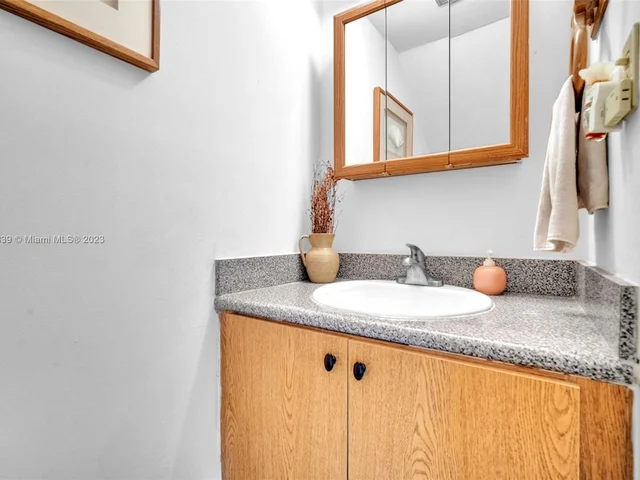 13781 SW 84th St # F, Miami FL 33183