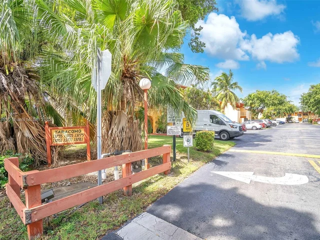 13781 SW 84th St # F, Miami FL 33183