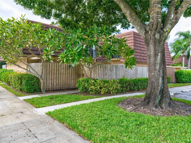 2313 23rd Lane, Palm Beach Gardens FL 33418