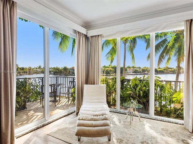 101 Holiday Dr, Hallandale Beach FL 33009