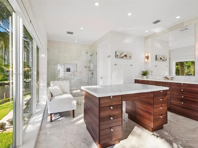 101 Holiday Dr, Hallandale Beach FL 33009