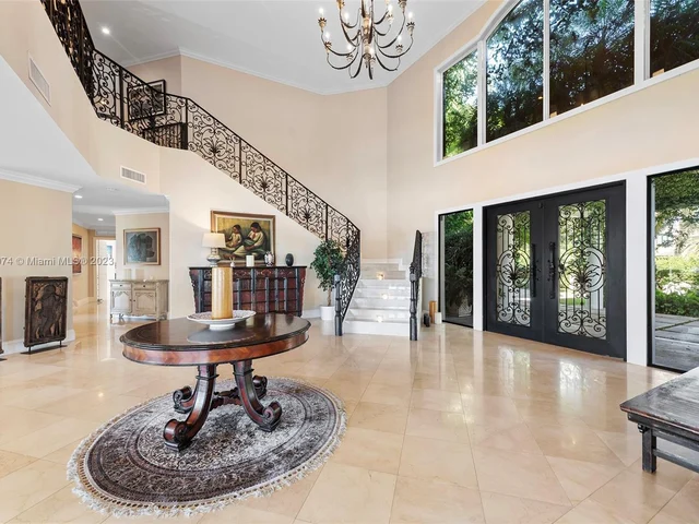 101 Holiday Dr, Hallandale Beach FL 33009