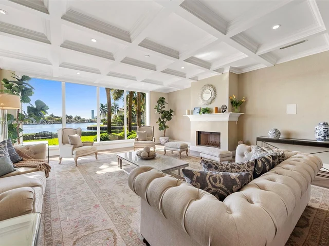 101 Holiday Dr, Hallandale Beach FL 33009