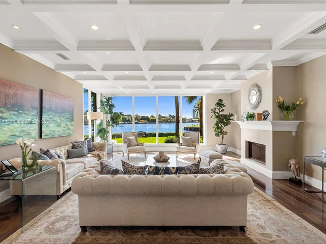 101 Holiday Dr, Hallandale Beach FL 33009