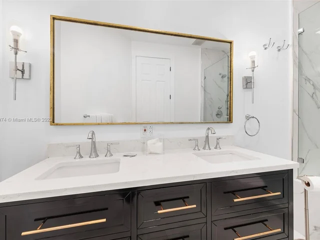 101 Holiday Dr, Hallandale Beach FL 33009