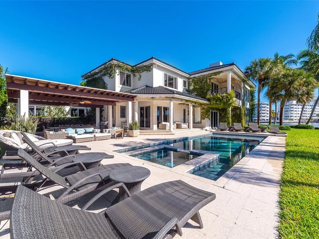 101 Holiday Dr, Hallandale Beach FL 33009