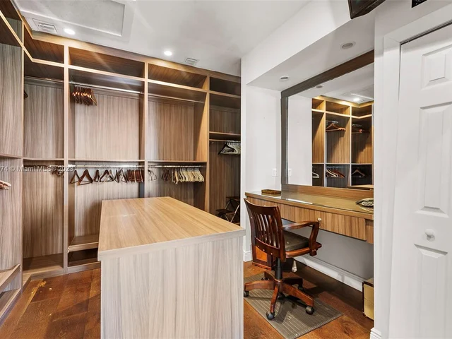 101 Holiday Dr, Hallandale Beach FL 33009