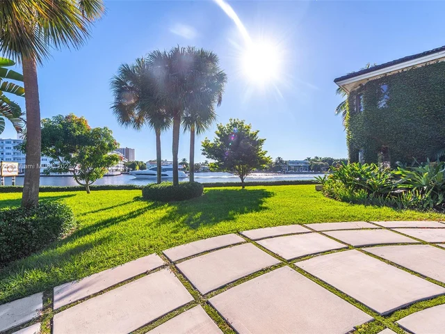 101 Holiday Dr, Hallandale Beach FL 33009