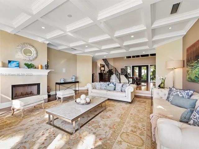 101 Holiday Dr, Hallandale Beach FL 33009