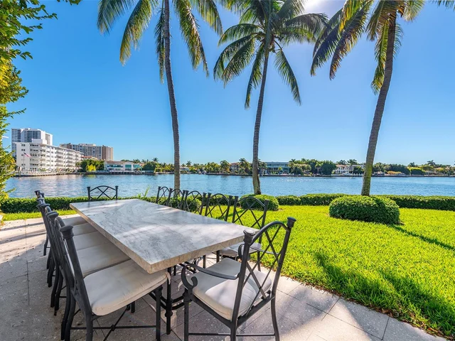 101 Holiday Dr, Hallandale Beach FL 33009