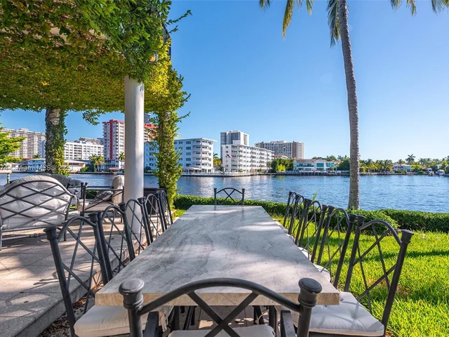 101 Holiday Dr, Hallandale Beach FL 33009