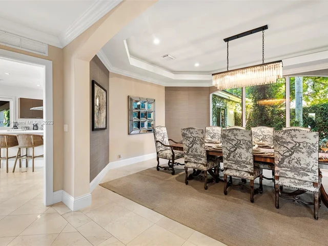 101 Holiday Dr, Hallandale Beach FL 33009