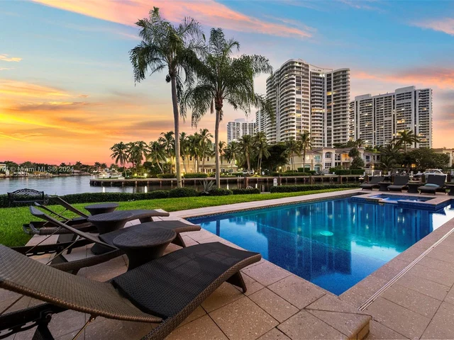 101 Holiday Dr, Hallandale Beach FL 33009