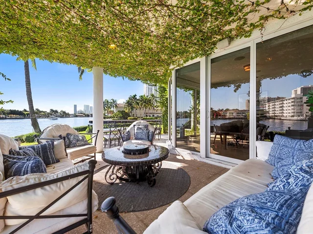 101 Holiday Dr, Hallandale Beach FL 33009