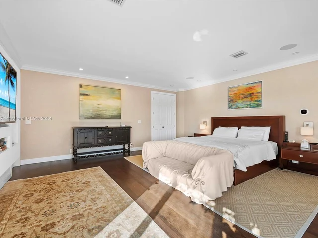 101 Holiday Dr, Hallandale Beach FL 33009