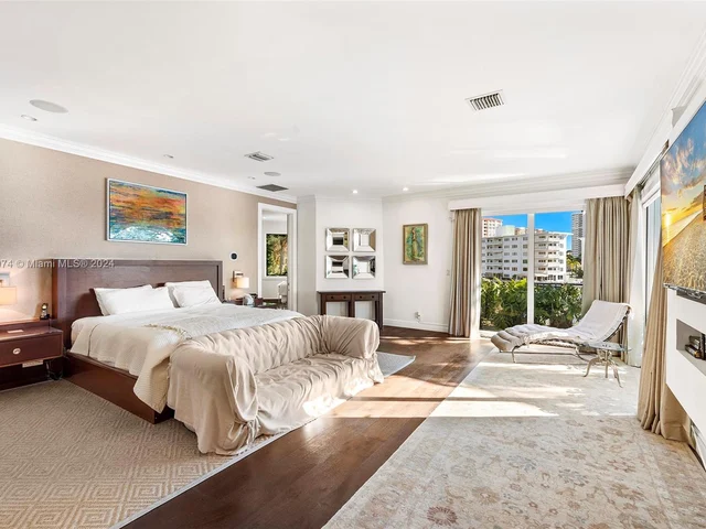 101 Holiday Dr, Hallandale Beach FL 33009