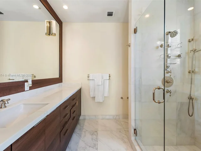 101 Holiday Dr, Hallandale Beach FL 33009