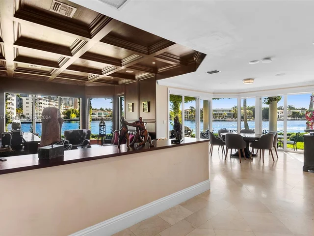 101 Holiday Dr, Hallandale Beach FL 33009