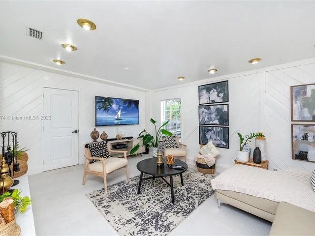 1762 NW 2nd Ave, Homestead FL 33030