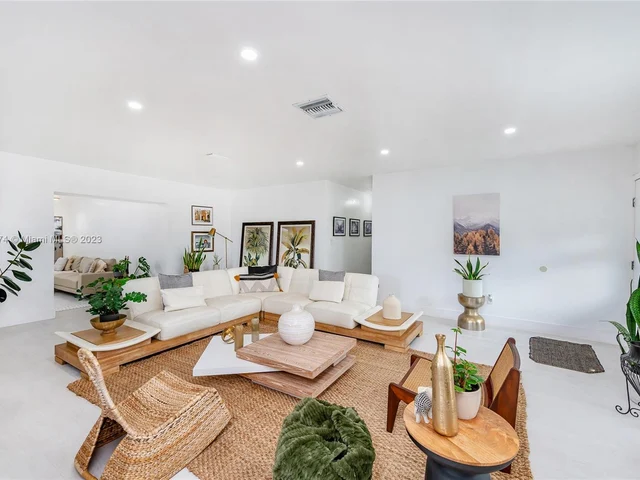 1762 NW 2nd Ave, Homestead FL 33030