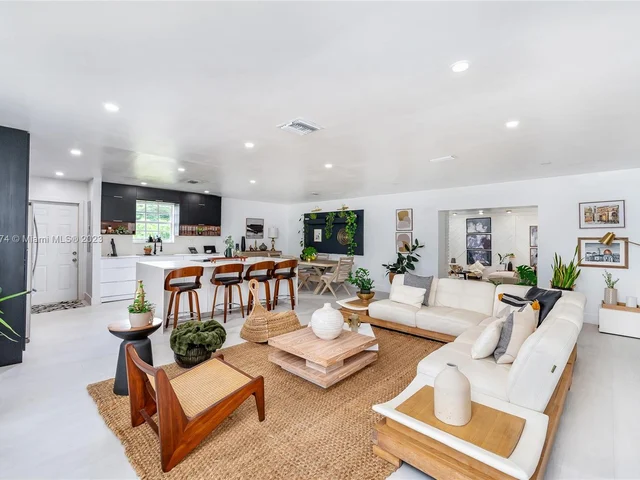 1762 NW 2nd Ave, Homestead FL 33030