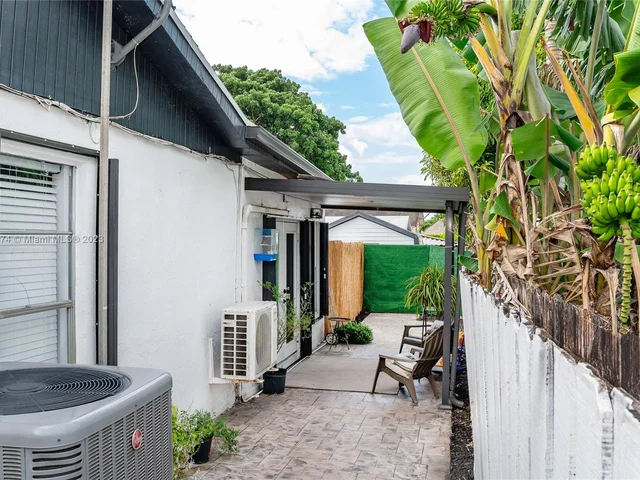 1762 NW 2nd Ave, Homestead FL 33030