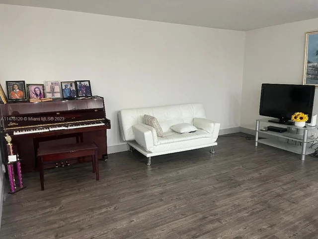 13455 SW SW 9 Ct # 317, Pembroke Pines FL 33027