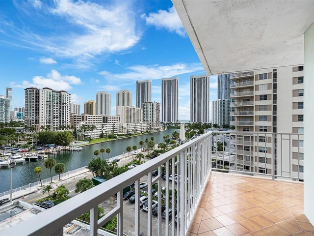 500 Bayview Dr # 731, Sunny Isles Beach FL 33160