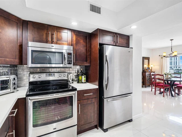 500 Bayview Dr # 731, Sunny Isles Beach FL 33160