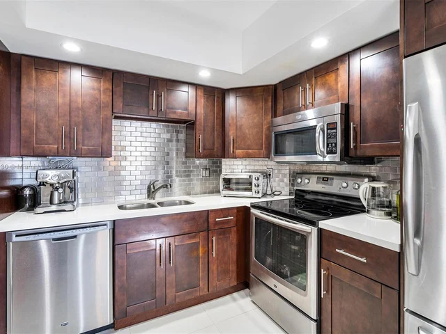 500 Bayview Dr # 731, Sunny Isles Beach FL 33160